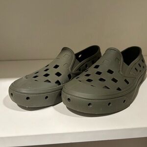 Vans Trek Slip-Ons 7.5 Womens 6 Mens